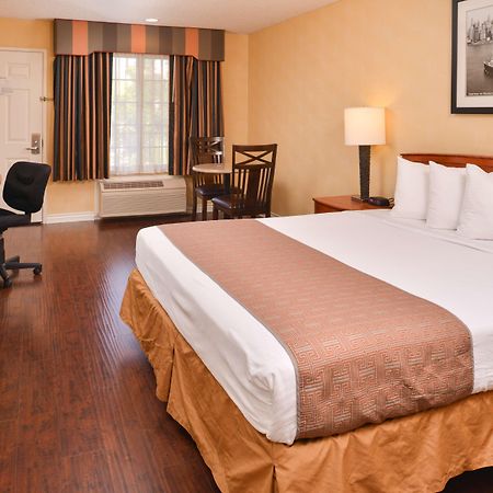 Best Western Palm Garden Inn Уестминстър Екстериор снимка
