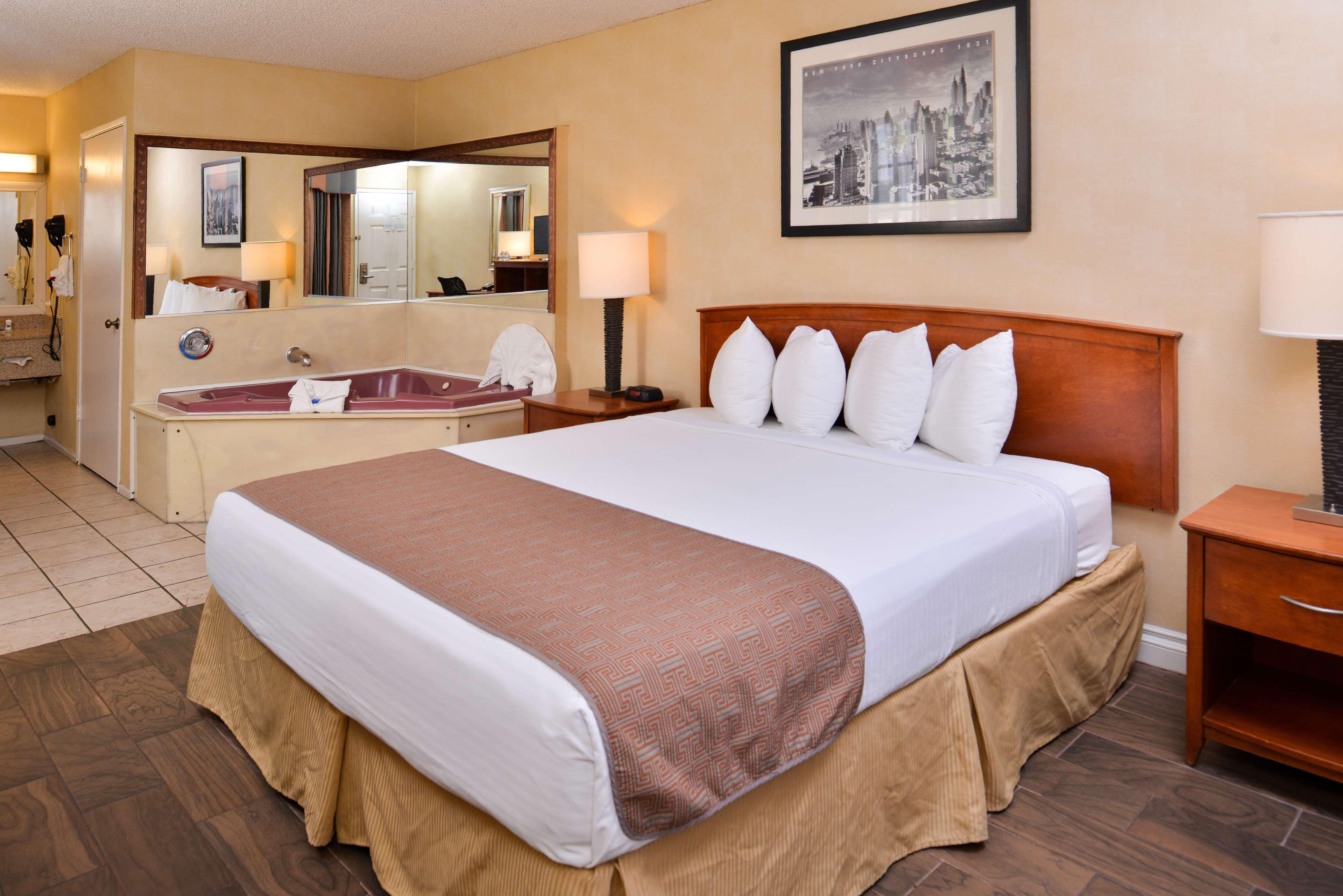 Best Western Palm Garden Inn Уестминстър Екстериор снимка