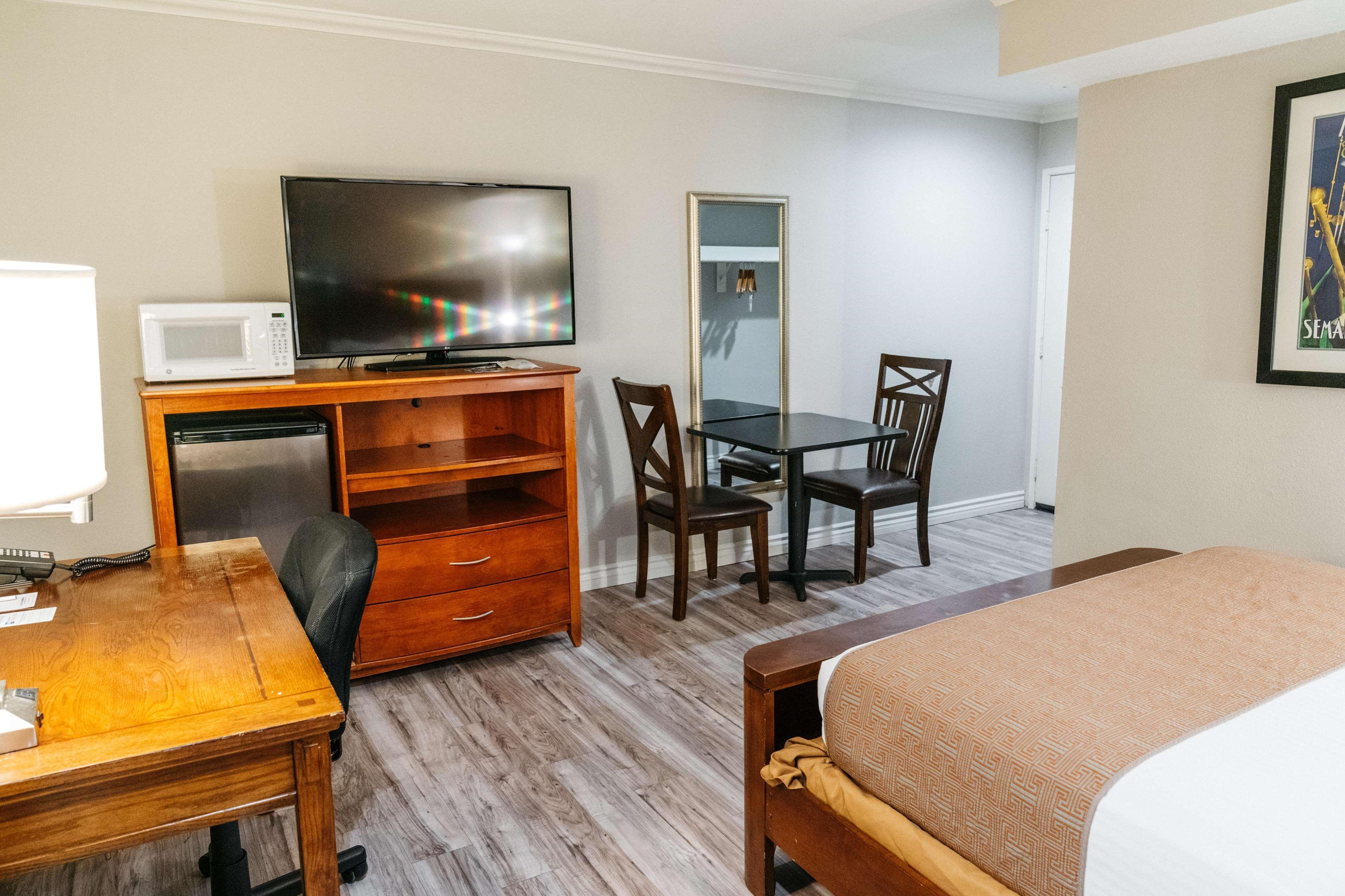 Best Western Palm Garden Inn Уестминстър Екстериор снимка
