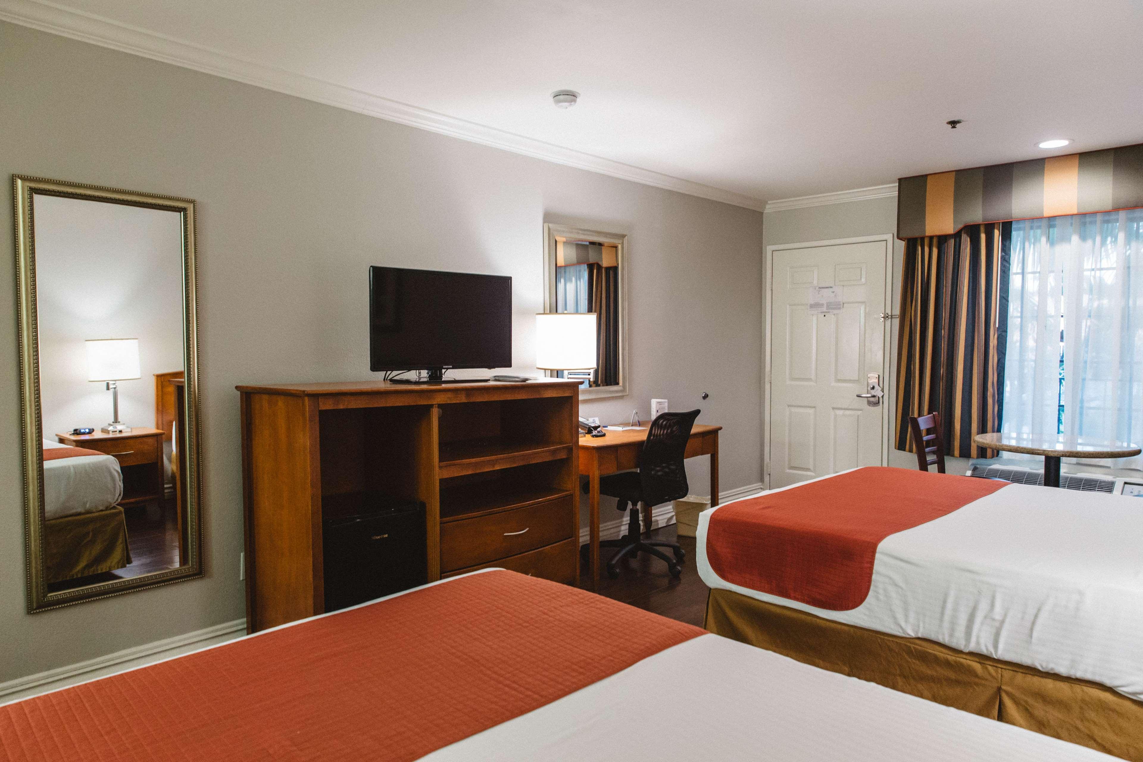Best Western Palm Garden Inn Уестминстър Екстериор снимка