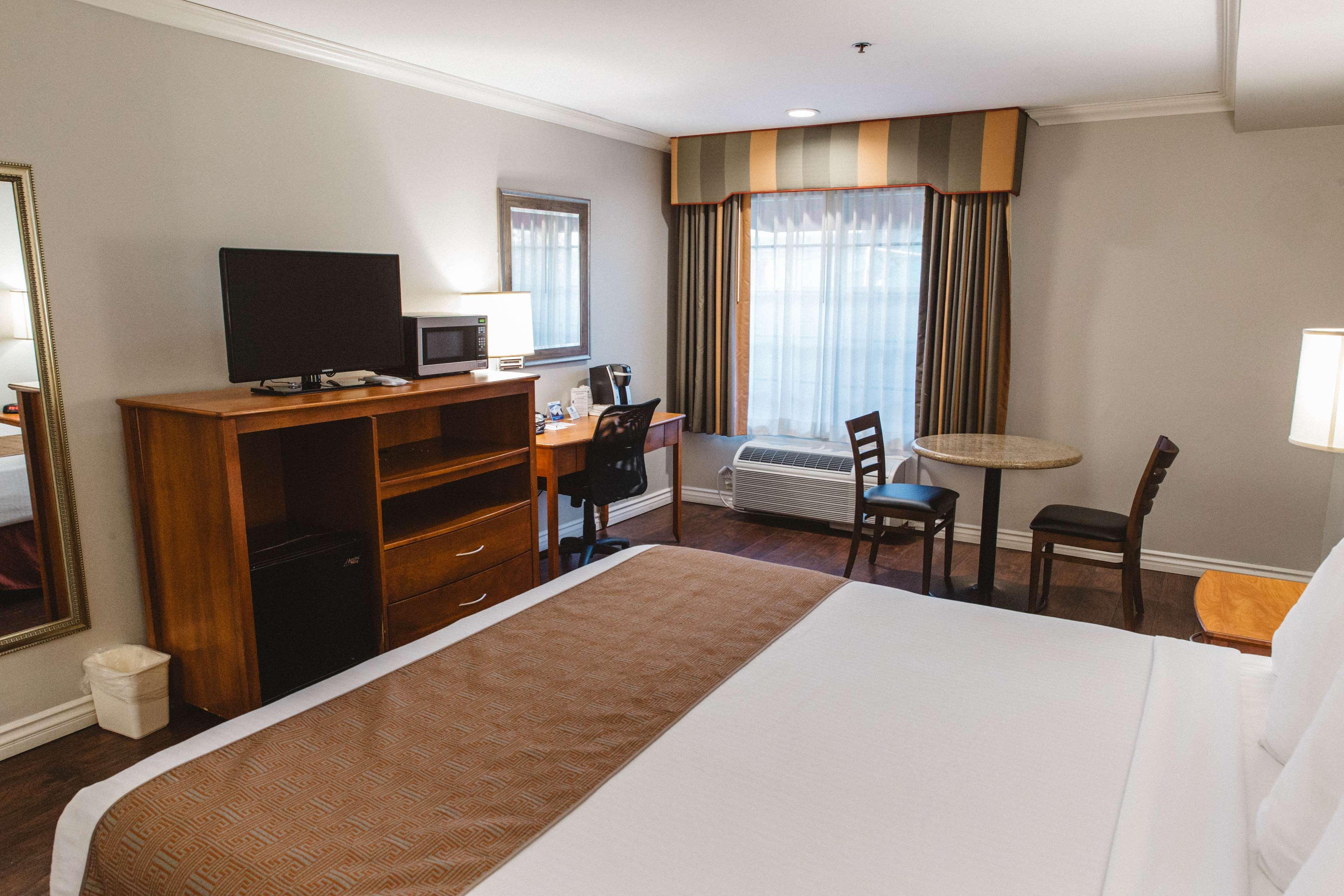 Best Western Palm Garden Inn Уестминстър Екстериор снимка